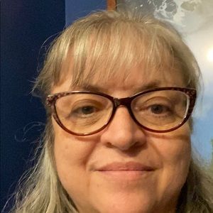 Meet your Posher, Lois